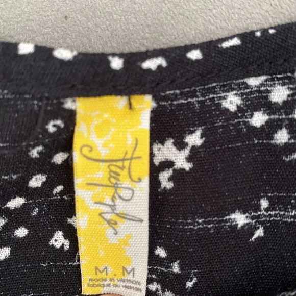 Free People tank blouse cut out detail sz M viscose rayon blend black w/ white - Picture 6 of 7